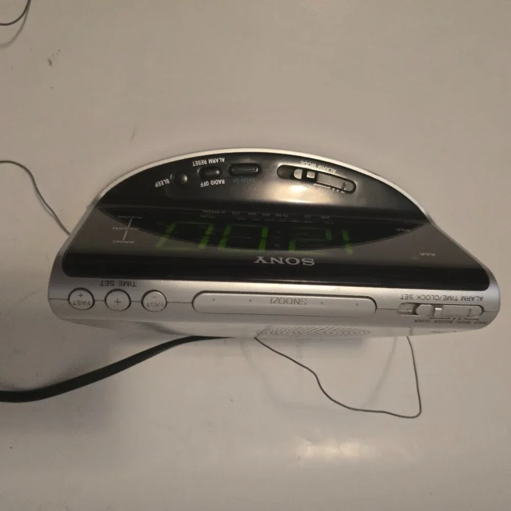 VTG Sony Dream Machine AM/FM Alarm Clock Radio Model ICF-C492-Tested